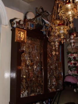 Darurile aduse drept recunostinta de catre credinciosi pentru binefacerile primite de la Sfantul Nectarie